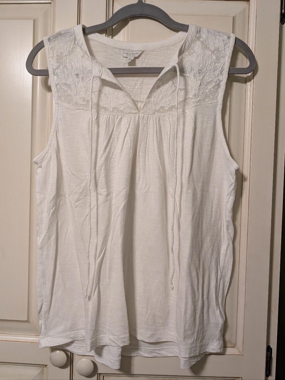 Lucky Brand White Sleeveless Lace Yoke Tie-Front Top